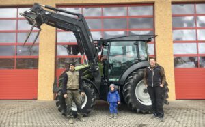Valtra Hopfenschlepper A104H4