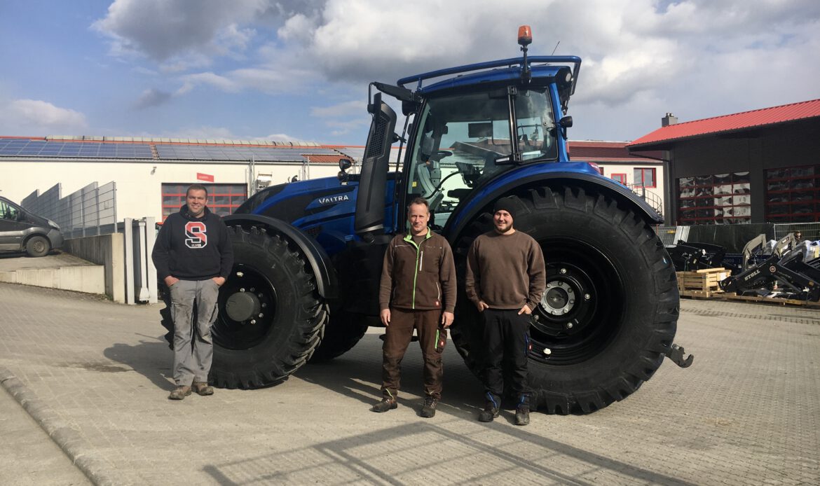 valtra_schlepper_t234d