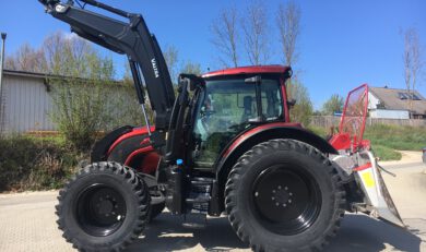 valtra_schlepper_forst
