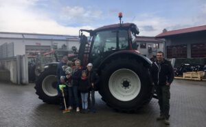 Valtra Schlepper N134D in Rotmetallic