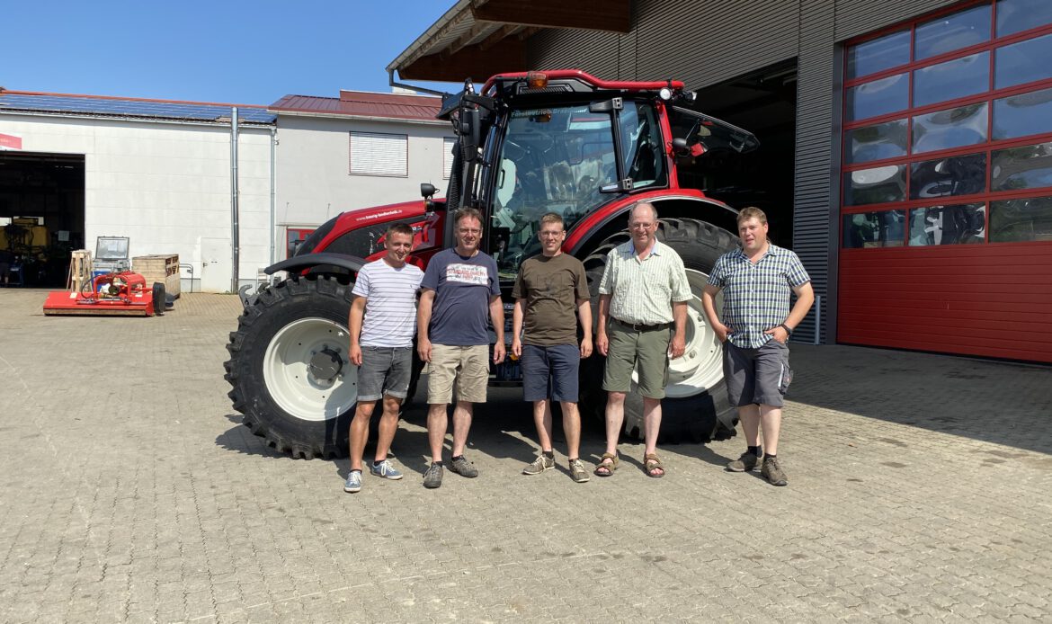 valtra_schlepper_forst