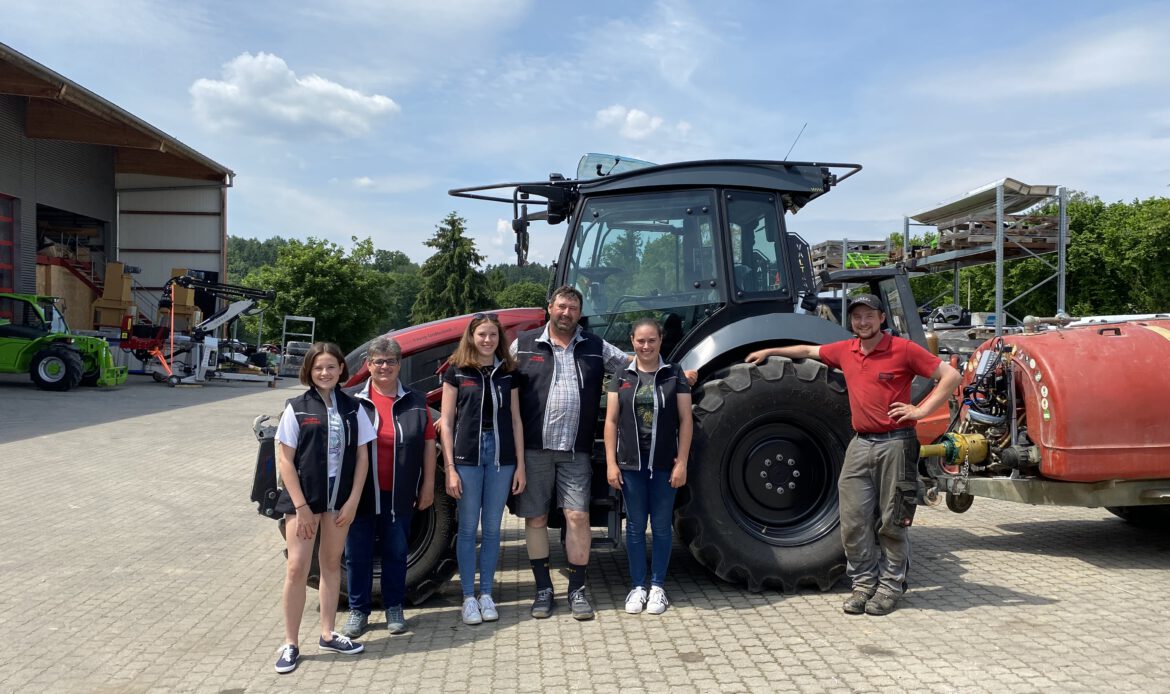 valtra_schlepper_hopfen