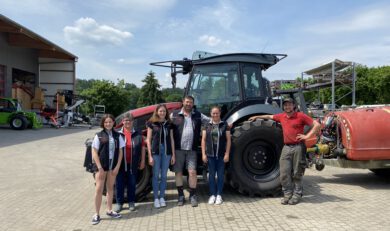 valtra_schlepper_hopfen