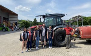 Valtra Hopfenschlepper A104H4 mit Hopfenkabine