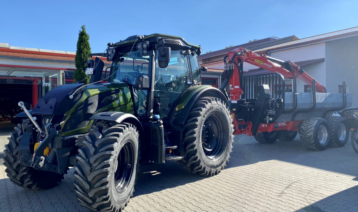 Valtra Forstschlepper mit Stepa Rückewagen und Epsilon Forstkran