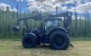 Valtra Forstschlepper T215D mit Epsilon Forstkran M70F101