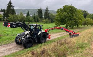 Valtra Schlepper N155D + Dücker Ausleger DUA800