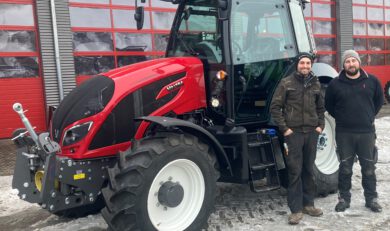 Valtra Hopfenschlepper