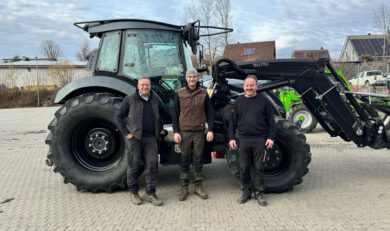 Valtra N154D mit Hopfenkabine und ALÖ-Frontlader