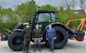 Valtra Schlepper N175D + TMC Forstmulcher TFS2-225