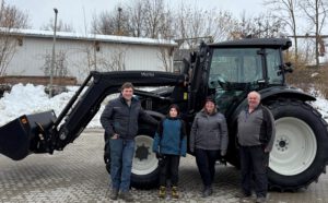 Valtra Schlepper G125 mit Frontlader G5S Multikuppler