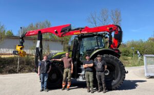 Valtra Schlepper T215 D mit Epsilon M70F