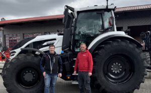 Valtra Schlepper Q305