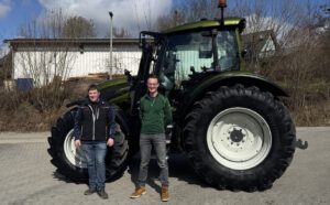 Valtra-Schlepper N155